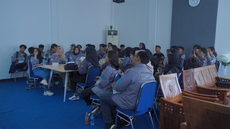 Kunjungan lapangan Prodi Sarjana Teknik Sipil, Universitas Tanjung Pura di Terminal Tipe A Sei Ambawang (1)