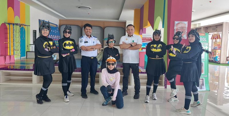 TERMINAL LEUWIPANJANG PENUH DENGAN SUPERHERO
