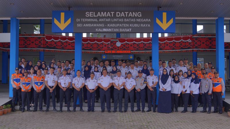 kegiatan Penyerahan Surat Keputusan Pensiun dan Serah Terima Jabatan Pengawas Satuan Pelayanan di Halaman TTA Sei Ambawang (5)
