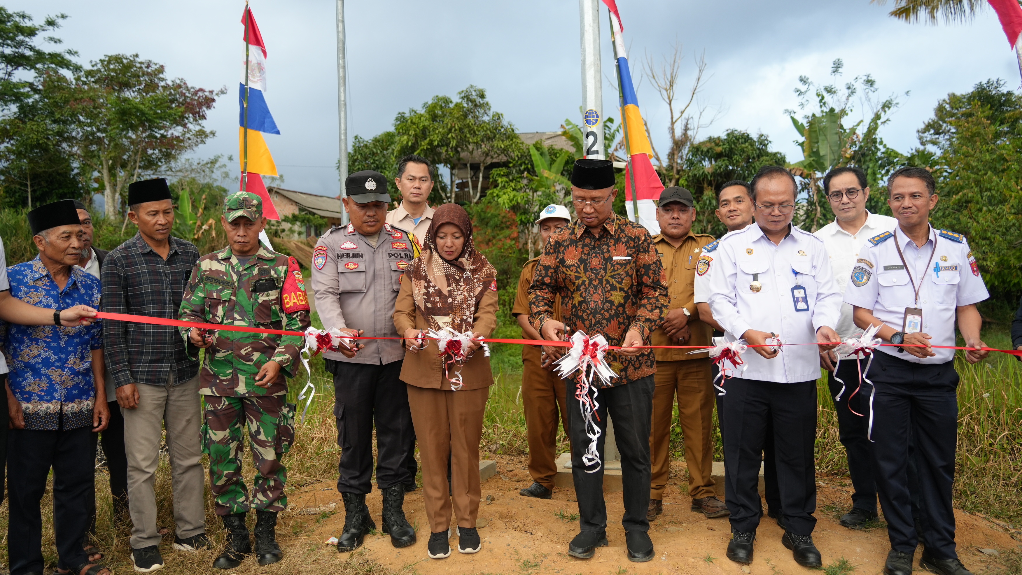 Sinergi Pusat dan Daerah: BPTD Kelas II Lampung Resmikan Alat Penerangan Jalan di Lampung Barat, Wujudkan Keselamatan dan Geliat Ekonomi